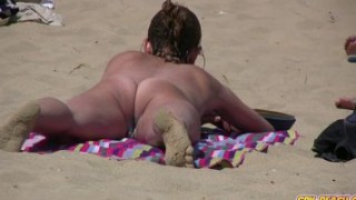 Big PUSSY Lips Close-Up Voyeur Beach Amateurs MILFS Video